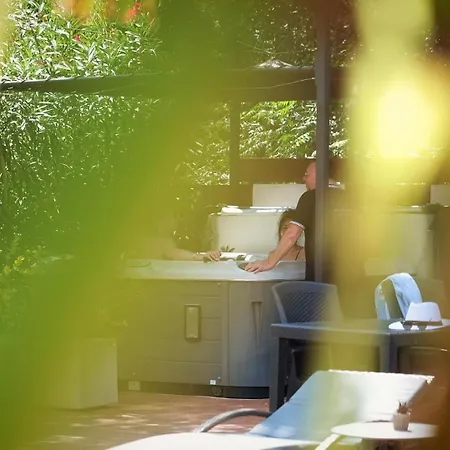 Alyzea Bed & Breakfast Bessan