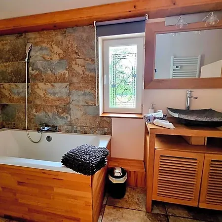 Alyzea D'hotes Reservee Aux Adultes Bed and Breakfast 4*