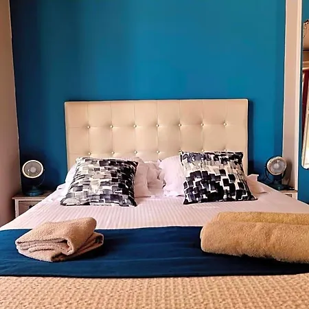 Alyzea D'hotes Reservee Aux Adultes Bed and Breakfast 4*